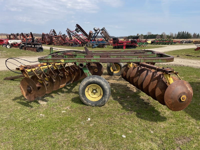 Tillage - Discs  John Deere 210 Disc - 13 Foot Photo